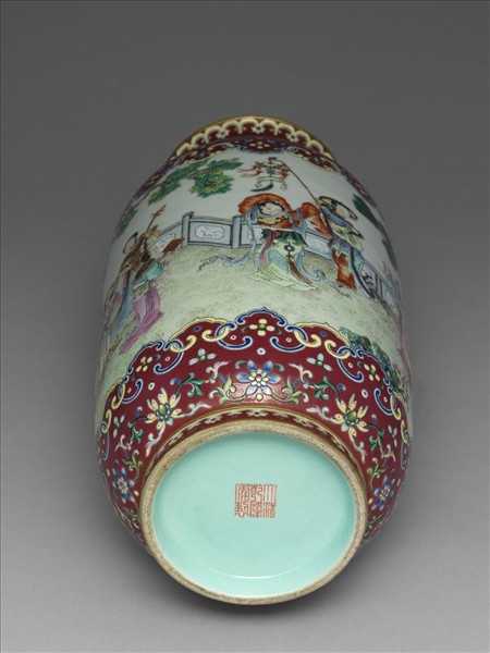 粉彩仕女奏樂圖燈籠瓶