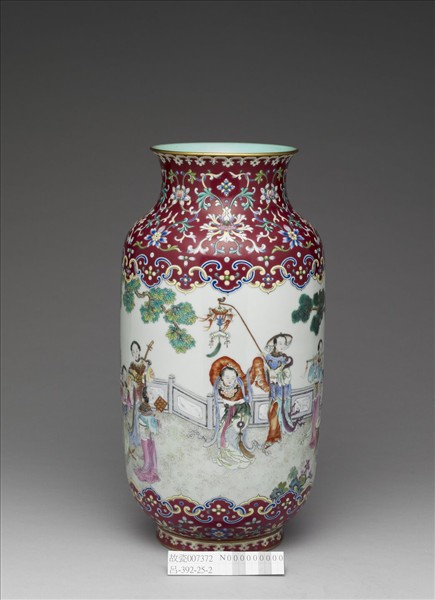 粉彩仕女奏樂圖燈籠瓶