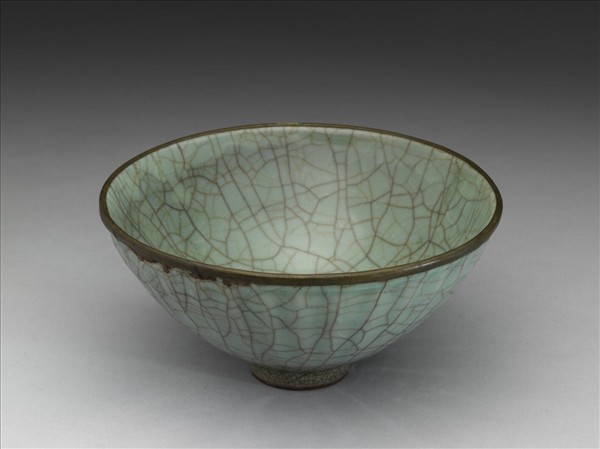 青瓷菊瓣紋碗