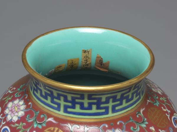 粉彩八仙祝壽圖尊