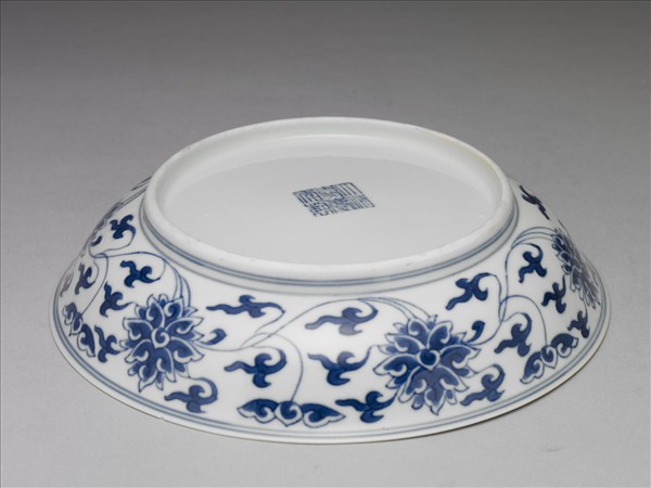 青花番蓮紋盤
