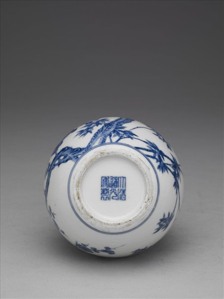 青花歲寒三友瓶