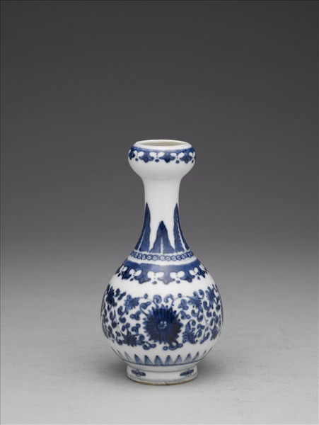 青花番蓮紋蒜頭瓶