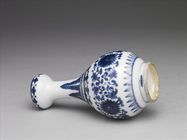 青花番蓮紋蒜頭瓶