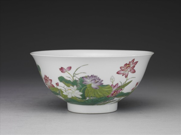 琺瑯彩九蓮獻瑞圖碗