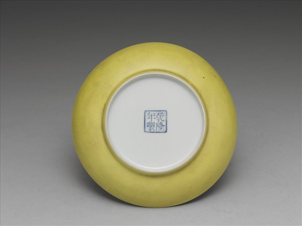 琺瑯彩黃地菊花碟