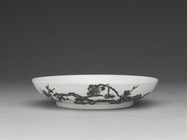 琺瑯彩赭墨梅花紋碟