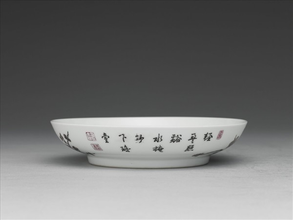 琺瑯彩赭墨梅花紋碟