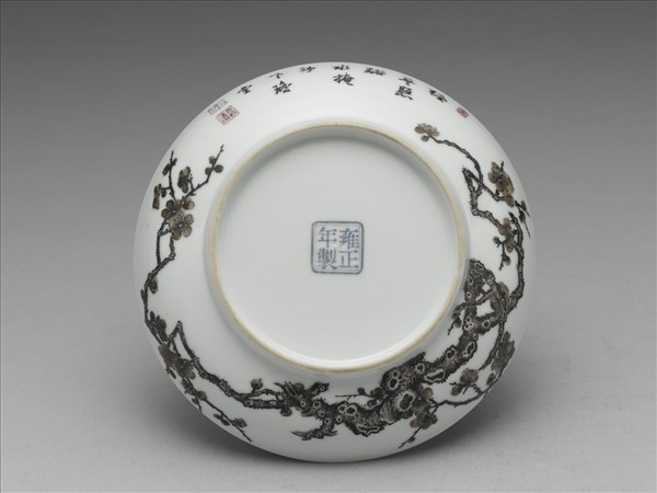 琺瑯彩赭墨梅花紋碟
