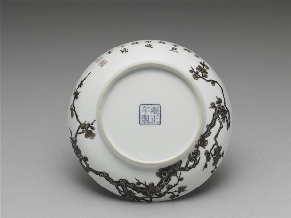 琺瑯彩赭墨梅花紋碟