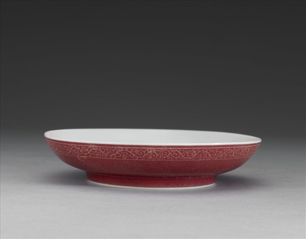 琺瑯彩紅地花蝶碟