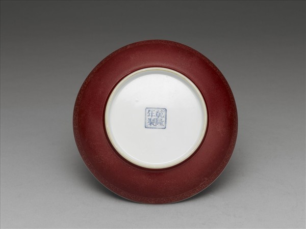 琺瑯彩紅地花蝶碟