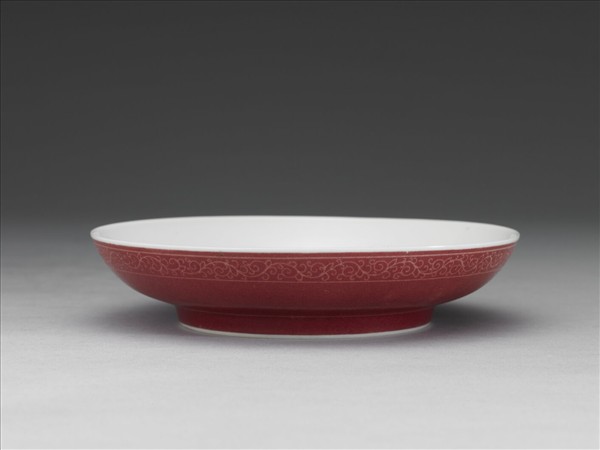 琺瑯彩紅地花蝶碟