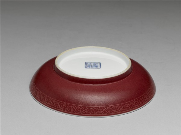 琺瑯彩紅地花蝶碟