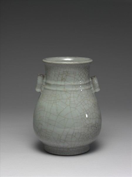 官窯 青瓷弦紋貫耳壺