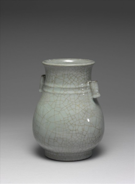 官窯 青瓷弦紋貫耳壺