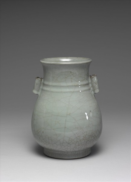 官窯 青瓷弦紋貫耳壺