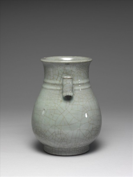 官窯 青瓷弦紋貫耳壺