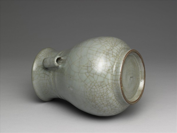 官窯 青瓷弦紋貫耳壺