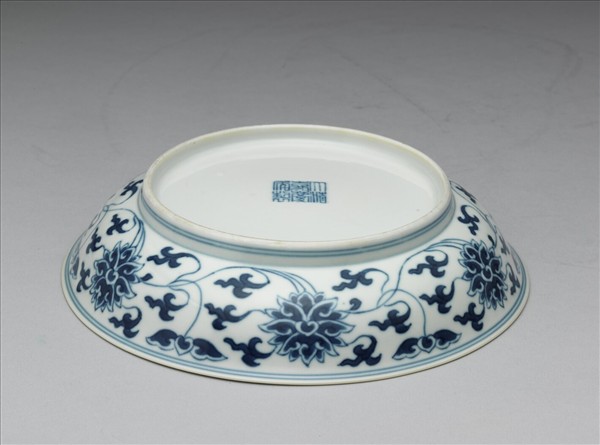 青花番蓮紋盤