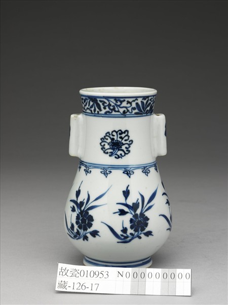 青花花卉紋貫耳壺