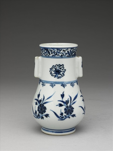 青花花卉紋貫耳壺