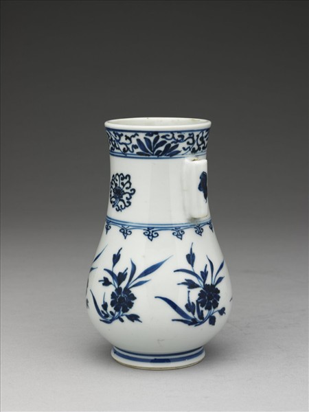 青花花卉紋貫耳壺