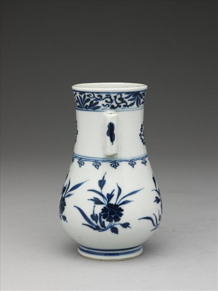 青花花卉紋貫耳壺