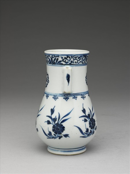 青花花卉紋貫耳壺