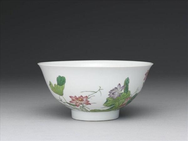 琺瑯彩九蓮獻瑞圖碗