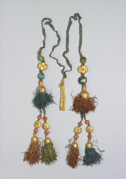 穿金鑲珊瑚松石五色線穗（一副）