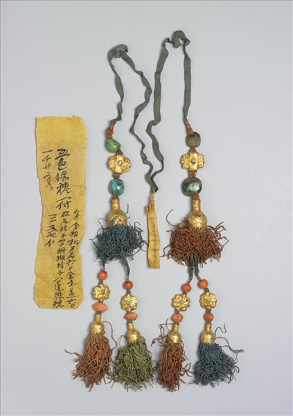 穿金鑲珊瑚松石五色線穗（一副）