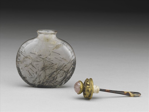 髮晶扁圓形鼻煙壺