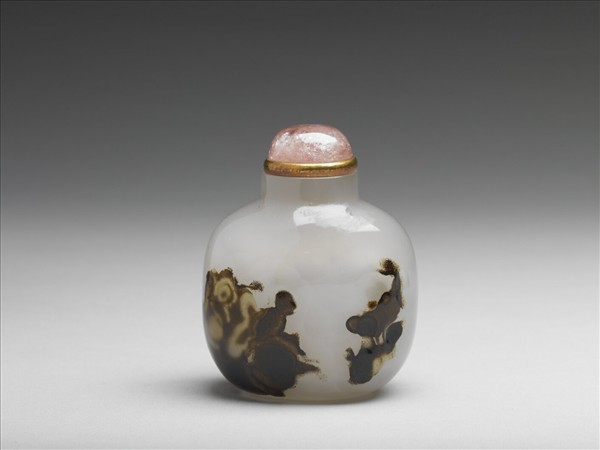 瑪瑙巧雕老僧觀獅鼻煙壺