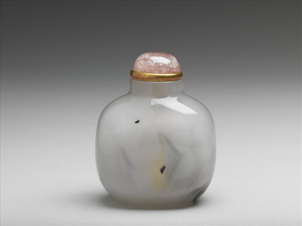 瑪瑙巧雕老僧觀獅鼻煙壺