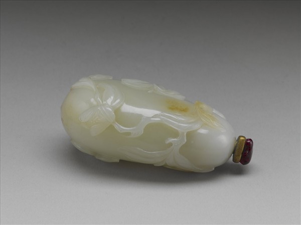 玉果式果蟬鼻煙壺