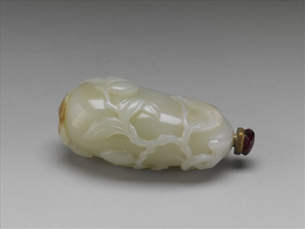 玉果式果蟬鼻煙壺