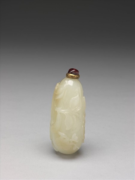 玉茄式茄蝶鼻煙壺