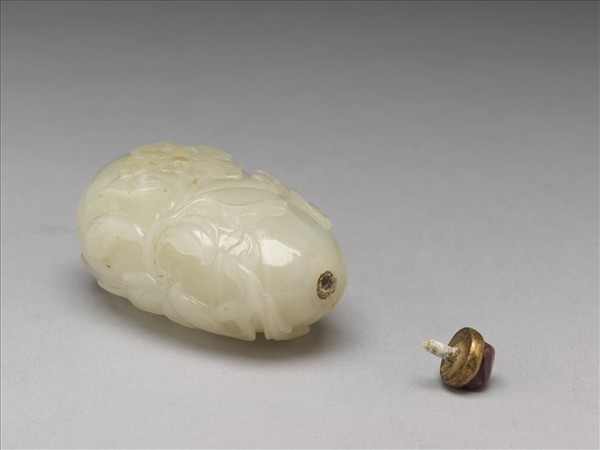 玉茄式茄蝶鼻煙壺