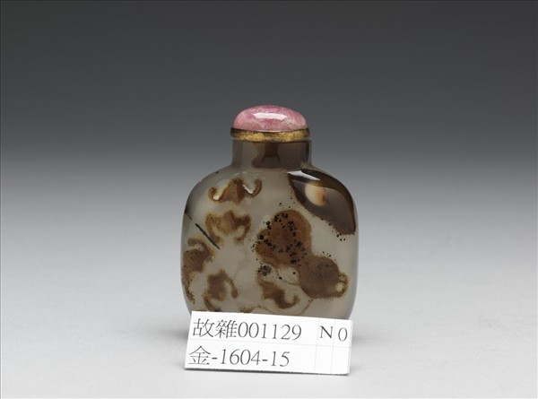 瑪瑙巧雕五福萬代鼻煙壺