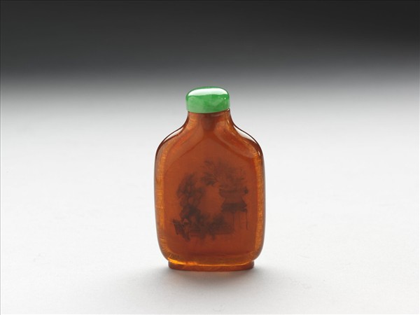 琥珀內繪歲朝圖鼻煙壺