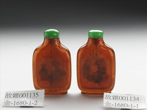 琥珀內繪歲朝圖鼻煙壺