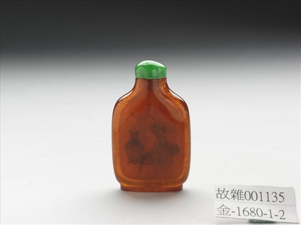 琥珀內繪歲朝圖鼻煙壺