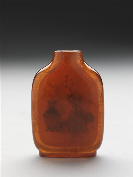 琥珀內繪歲朝圖鼻煙壺