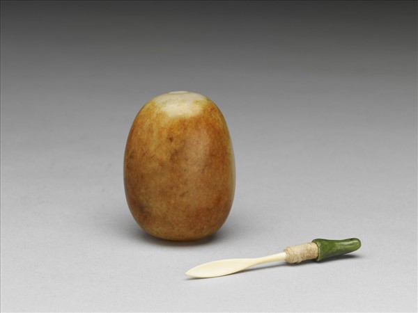 玉瓜形鼻煙壺