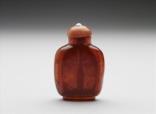 琥珀鼻煙壺