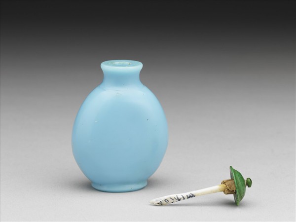 天藍色玻璃鼻煙壺