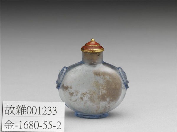 淺藍色透明玻璃獸首銜環鼻煙壺