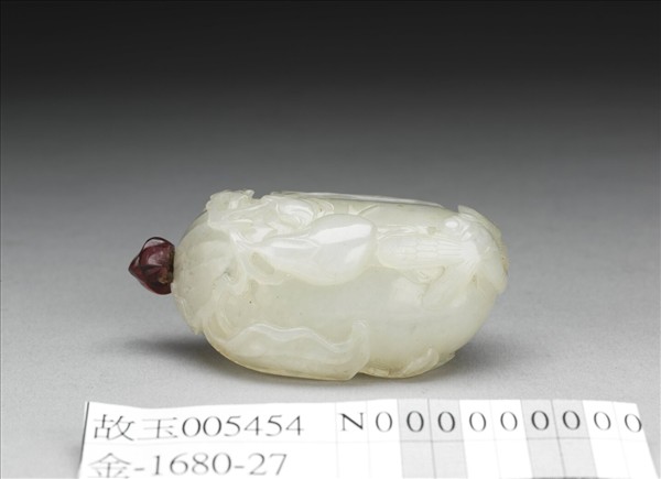 玉茄式蟲蝶鼻煙壺