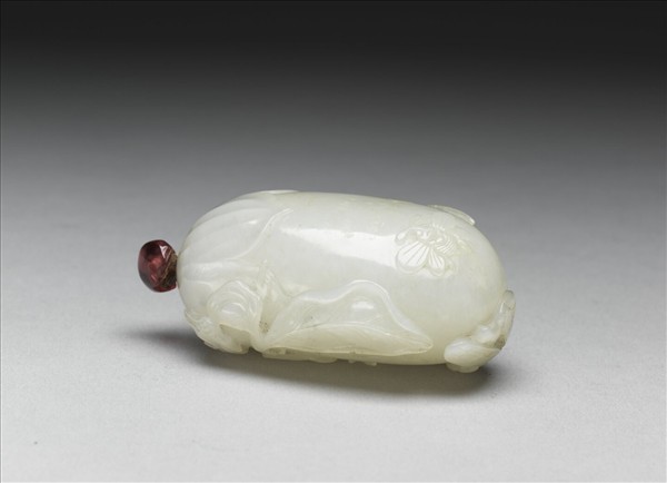 玉茄式蟲蝶鼻煙壺